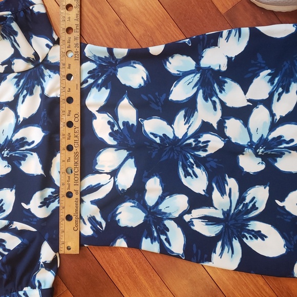 Blue and White Floral dress, women's size 10 - Picture 3 of 9